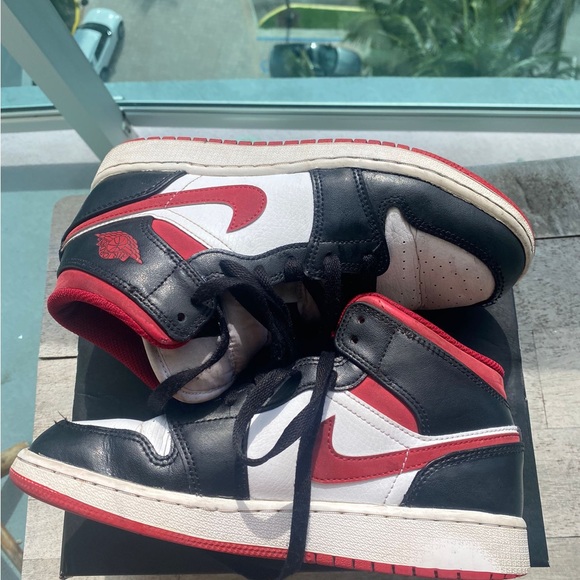 Nike Jordan 1 MID - Picture 3 of 9